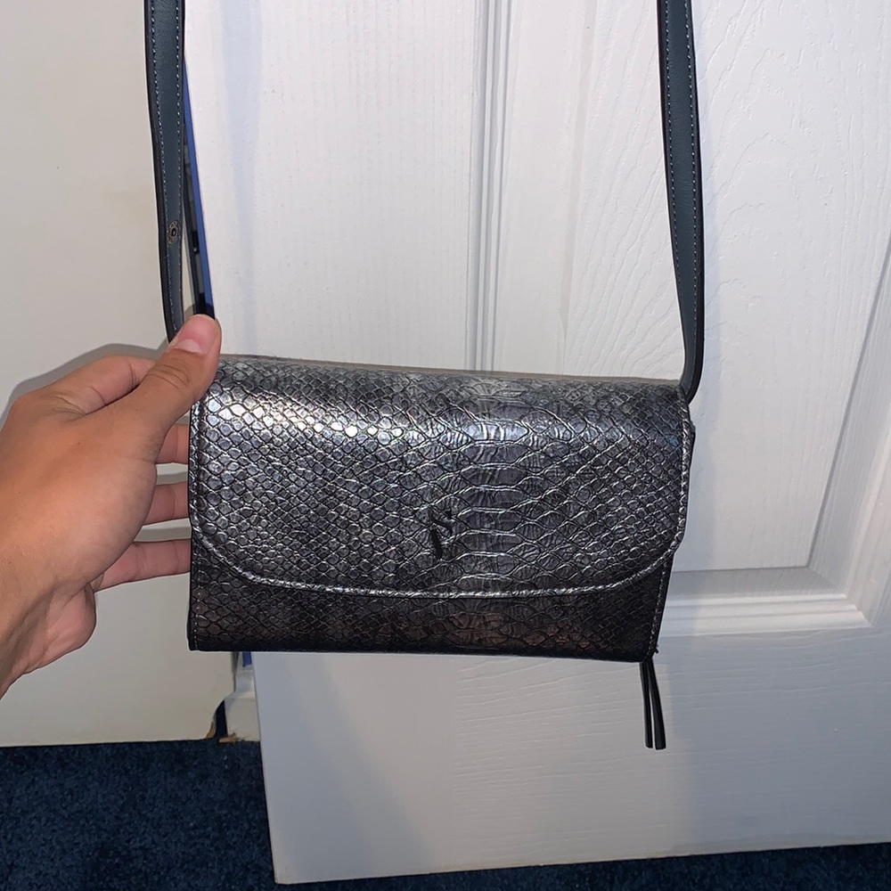 EUC Vera wang purse